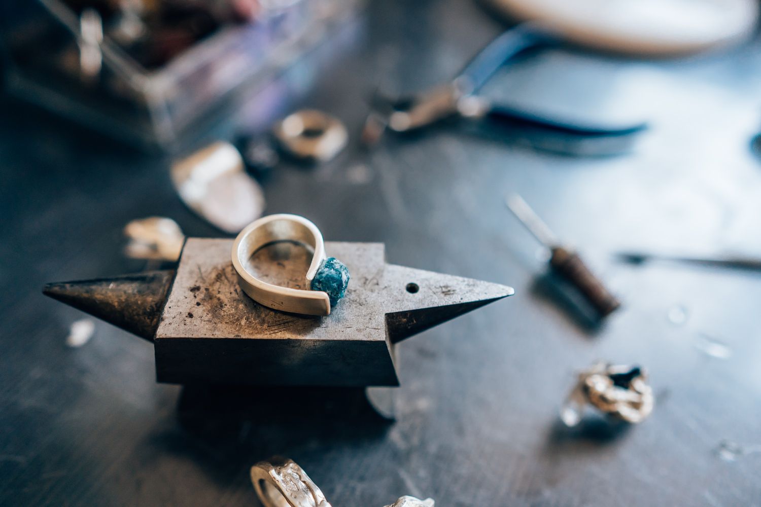 different jewelery on the table from the jeweler f cynsmhk.jpg