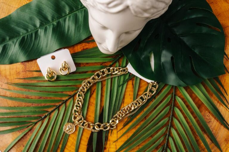 golden bijouterie chain and earrings on leaves 2023 11 27 05 12 53 utc.jpg